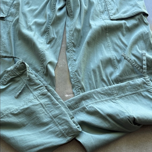 Lululemon Lightweight Adjustable Mid-Rise Cargo Pant - Picture 8 of 10